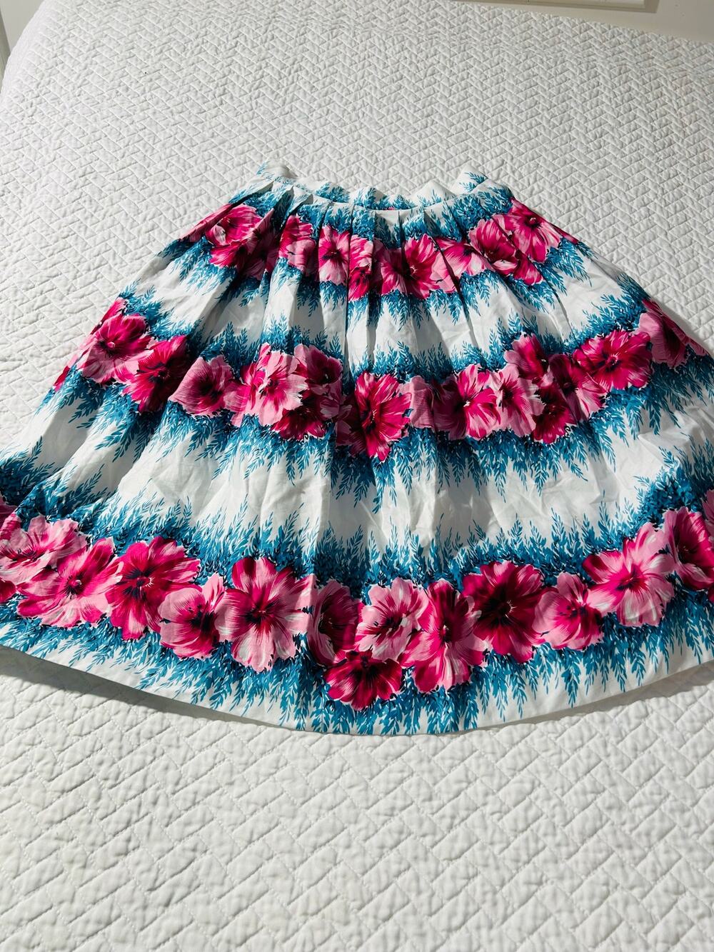 Retrospec’d  Australian Pleaded Skirt in a Fuchsia & Teal Botanical Print  Sz -2
